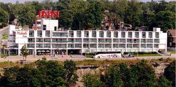 Travelodge By Wyndham Fallsview 3*